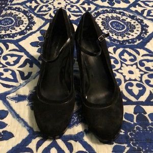 Bandolino Wedge suede and patent